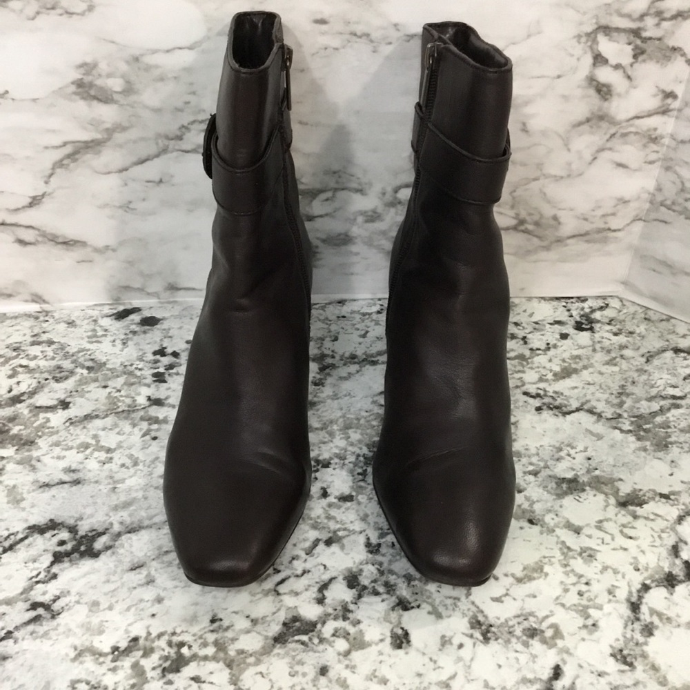 Bandolino Women's Brown Leather Booties - Picture 4 of 14
